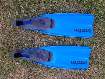 Flippers = Zwemvliezen=Snorkelvinnen = mt. 35 tot 36.2½ -3½ beschikbaar voor biedingen