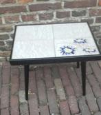 Vintage TAFELTJE met tegels bijzettafel plantentafel tafel, Antiek en Kunst, Ophalen of Verzenden