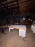Grijs bureau, Ophalen, Zo goed als nieuw, Bureau