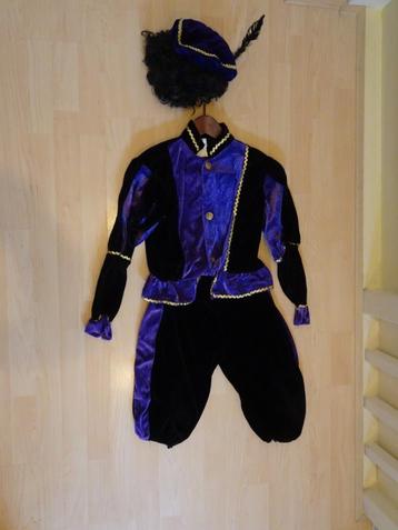 Paars velours pietenpak maat 140 beschikbaar voor biedingen