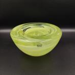 Kosta Boda ‘Atoll’ geel votief/theelichthouder, Huis en Inrichting, Overige materialen, Ophalen of Verzenden, Zo goed als nieuw