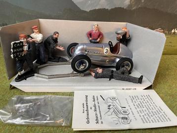 SCHUCO 01017 Studio mit Figurensatz Mercedes beschikbaar voor biedingen