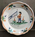 2 Franse faience sierborden, handbeschilderd, omg. Roanne, Antiek en Kunst, Ophalen of Verzenden