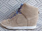 Nike Dunk High Sky Hi Suede Filbert 41 sleehak wedge, Nike, Ophalen of Verzenden, Zo goed als nieuw, Sneakers of Gympen