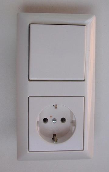 stopcontact + schakelaar Jung AS 500 Nieuw beschikbaar voor biedingen