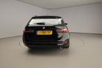 BMW 3 Serie Touring 330e | LED | Leder | HUD | Sportstoelen, Gebruikt, 4 cilinders, LED verlichting, Zwart