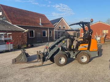 Te huur: compacte minishovel Giant beschikbaar voor biedingen