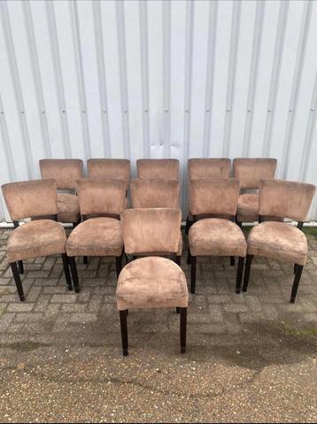 Set van 10 stijlvolle eetkamerstoelen  beschikbaar voor biedingen