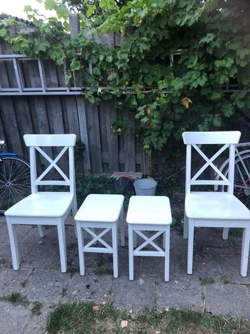 Bijzondere eettafel stoelen en kruk 4 stuks beschikbaar voor biedingen