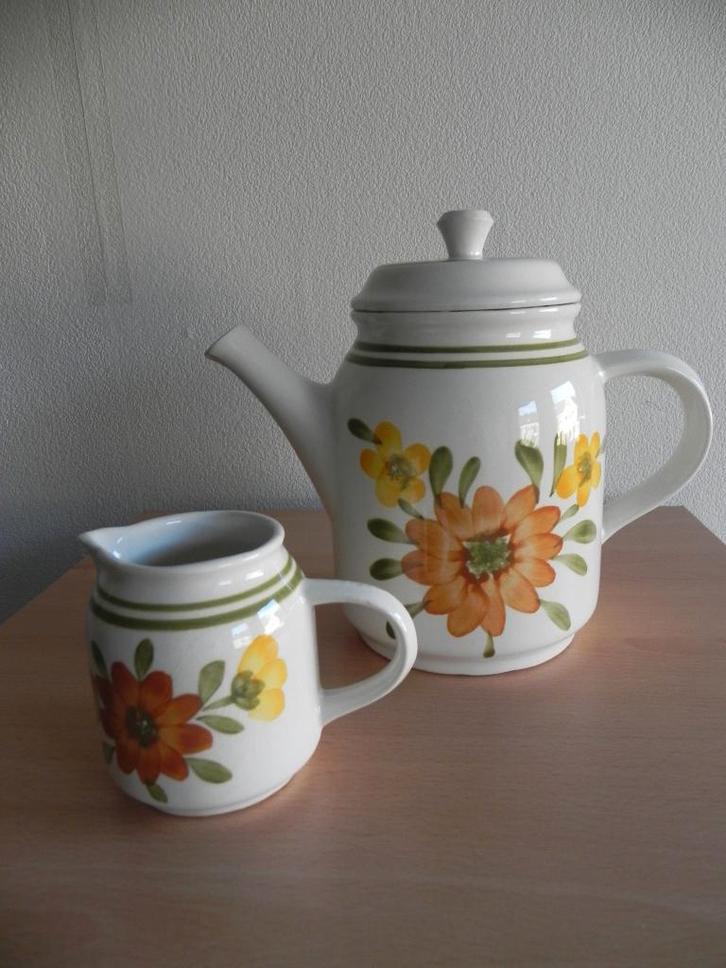 Sarreguemines France koffiepot en melkkannetje bloem, Antiek en Kunst, Antiek | Servies los, Ophalen