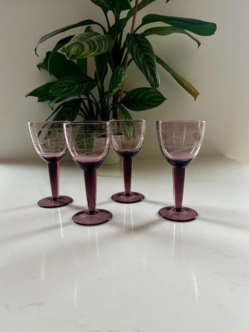 4 vintage paarse wijnglazen Ikea Pralin. Geëtst wijnglas, Verzamelen, Glas en Borrelglaasjes, Zo goed als nieuw, Overige typen