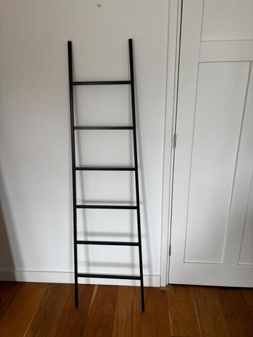 Decoratieve metalen ladder – zwart beschikbaar voor biedingen