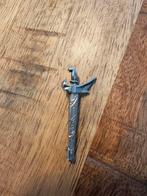 Zilveren broche in de vorm van een Indonesische kris, Ophalen of Verzenden, Gebruikt, Zilver