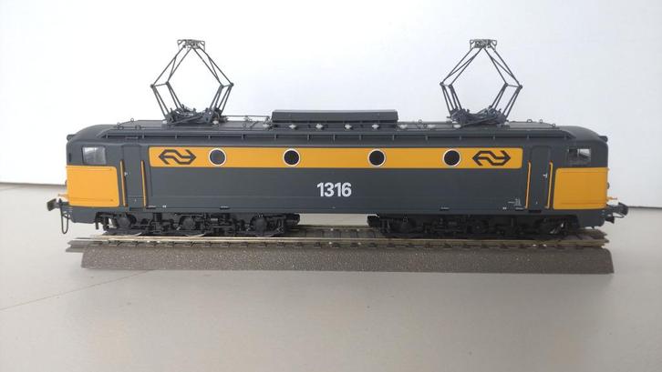 Rivarossi HR2467 NS 1316 geel/grijs (van AC naar DC), Hobby en Vrije tijd, Modeltreinen | H0, Gebruikt, Locomotief, Gelijkstroom