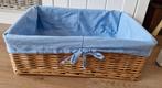 Rieten mand met blauwe bekleding 48 x 35 x 16 cm *j, Ophalen, Mand, Zo goed als nieuw, Riet