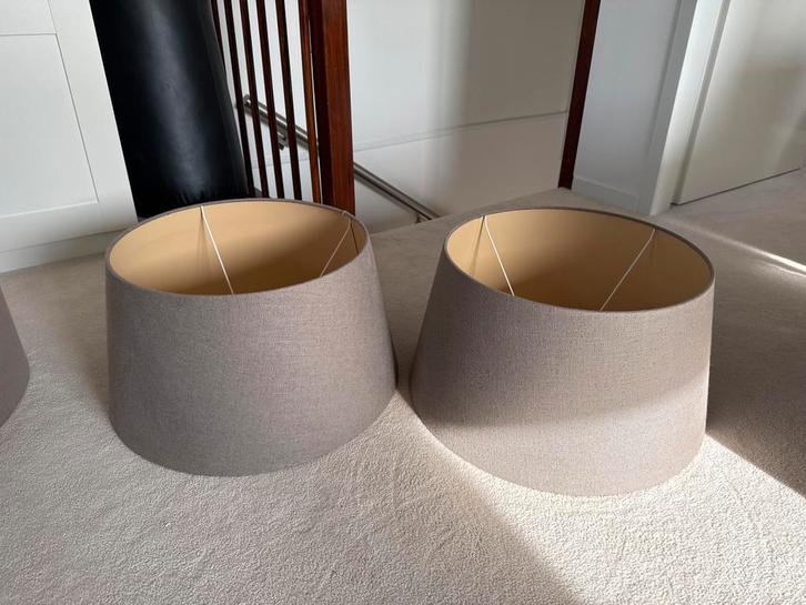 Taupe Lampenkappen - Set van 2, Huis en Inrichting, Lampen | Lampenkappen, Zo goed als nieuw, 25 tot 50 cm, Rond, Grijs, Ophalen