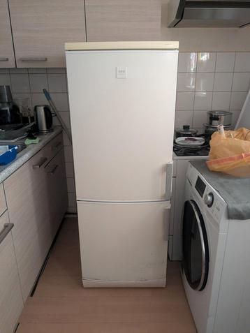 AEG Koelkast met Vriesvak H149 x B54 x D55 cm Werkt Prima beschikbaar voor biedingen