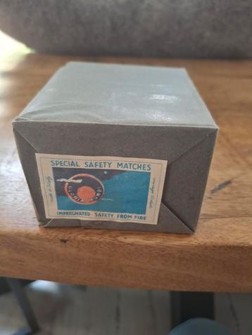 Vintage Gloria Mundi Veiligheidslucifers beschikbaar voor biedingen