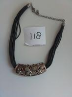 118 Zwarte ketting met vlinder medallion, Ophalen of Verzenden, Zo goed als nieuw, Zwart