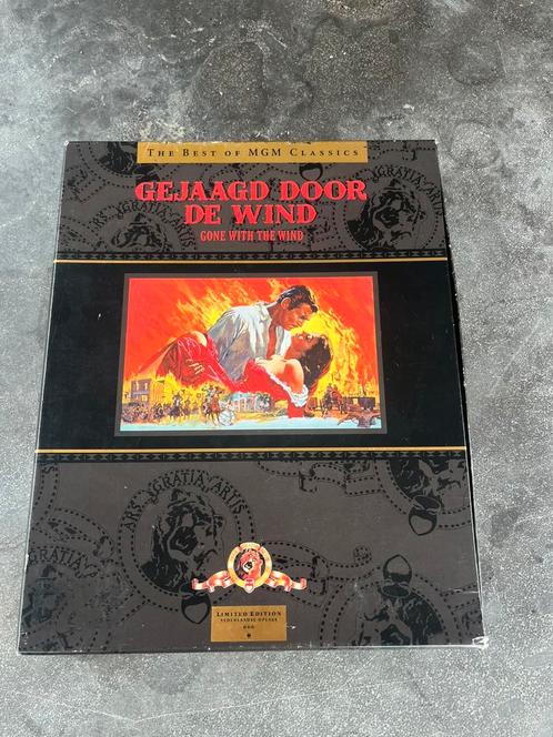 Vhs flimbox limited edition gejaagd door de wind, Cd's en Dvd's, VHS | Film, Zo goed als nieuw, Alle leeftijden, Ophalen