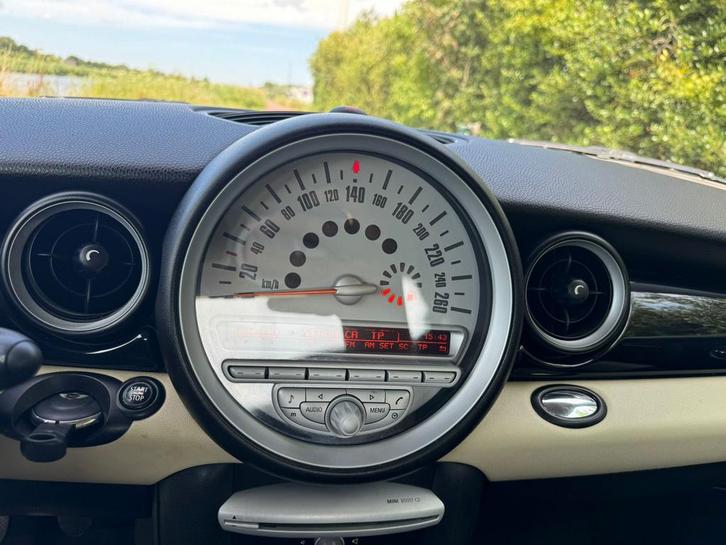 Mini 1.6 16V Cooper 88KW 2009 Wit, Auto's, Mini, Particulier, Cooper, ABS, Airbags, Airconditioning, Boordcomputer, Centrale vergrendeling