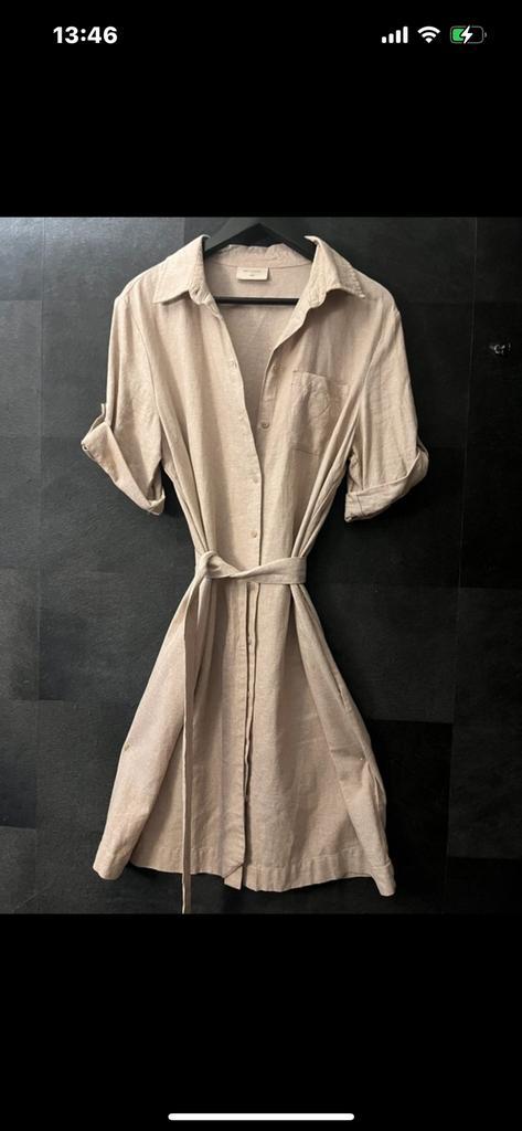 Mooie linnen jurk, Kleding | Dames, Jurken, Zo goed als nieuw, Maat 42/44 (L), Beige, Knielengte, Ophalen of Verzenden