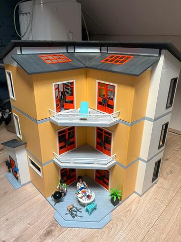 Grote playmobil woonhuis beschikbaar voor biedingen