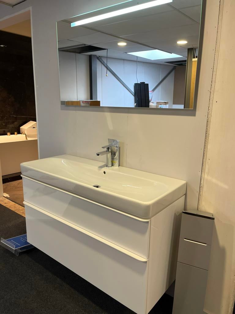 Sphinx-Geberit Wastafelmeubel 120cm met Spiegel - Showroommo, Ophalen, Nieuw, Wastafel