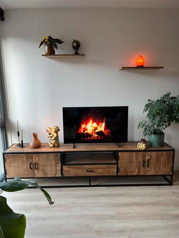 Industrieel mangohouten tv-meubel, ruim & stijlvol beschikbaar voor biedingen