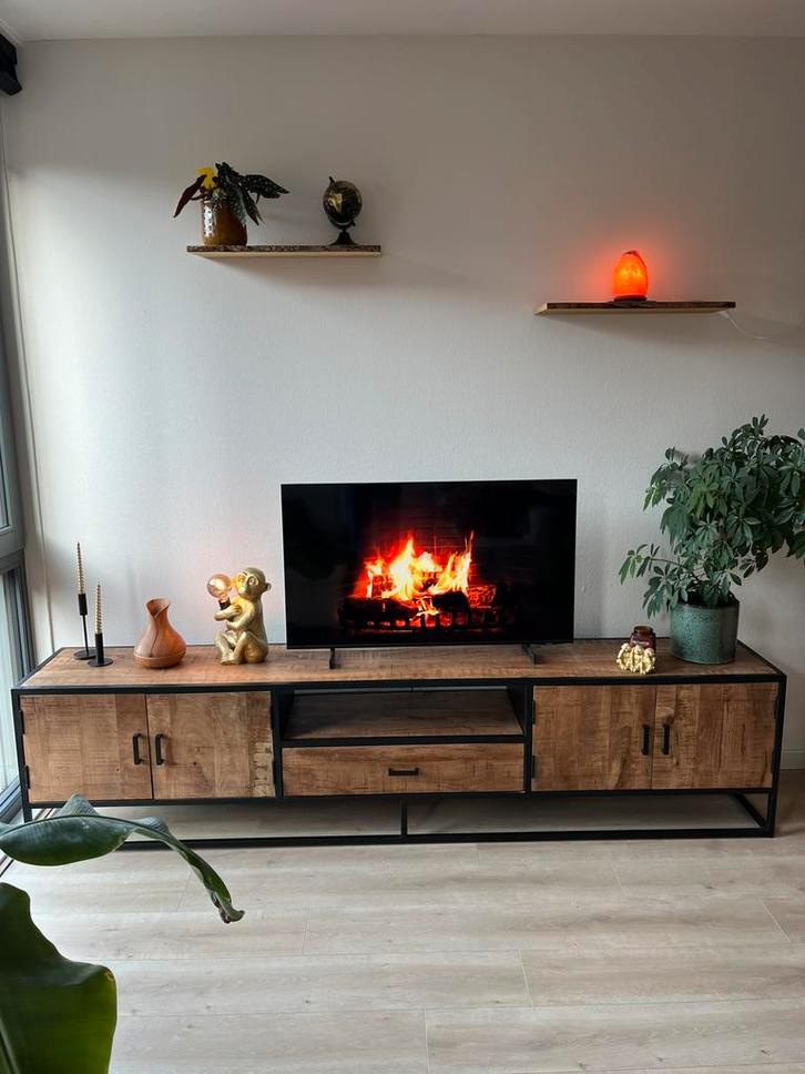 Industrieel mangohouten tv-meubel, ruim & stijlvol, Huis en Inrichting, Kasten | Televisiemeubels, Zo goed als nieuw, Minder dan 100 cm