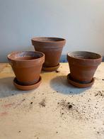 Terracotta bloempotten met schotels - 3 stuks, Tuin en Terras, Bloempotten, Ophalen, Gebruikt, Rond, Binnen