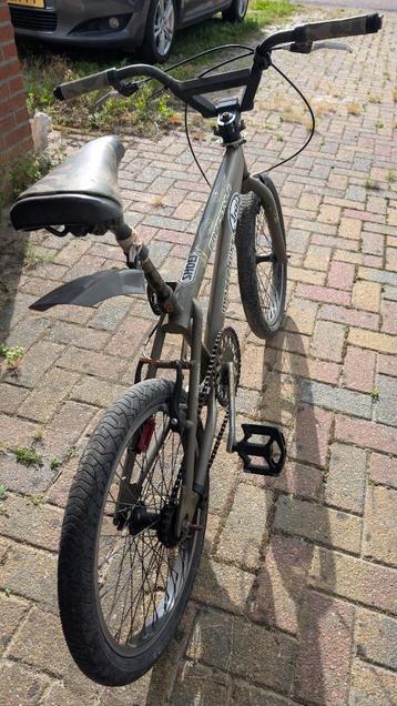 Groene BMX beschikbaar voor biedingen