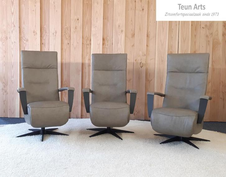 > 350 relax & sta- op stoelen bij  - Teun Arts -  Sinds 1973, Huis en Inrichting, Fauteuils, Nieuw, Leer, Stof, 50 tot 75 cm, 75 tot 100 cm