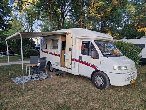 Gezellige Chausson Corfu Camper | Treinzit | Fransbed, Caravans en Kamperen, Campers, Particulier, tot en met 4, Half-integraal