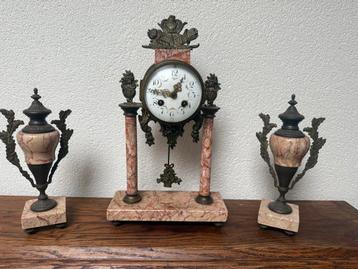 Antiek Klokkenstel Roze Marmer - Schouwset Bronzen Ornamente beschikbaar voor biedingen