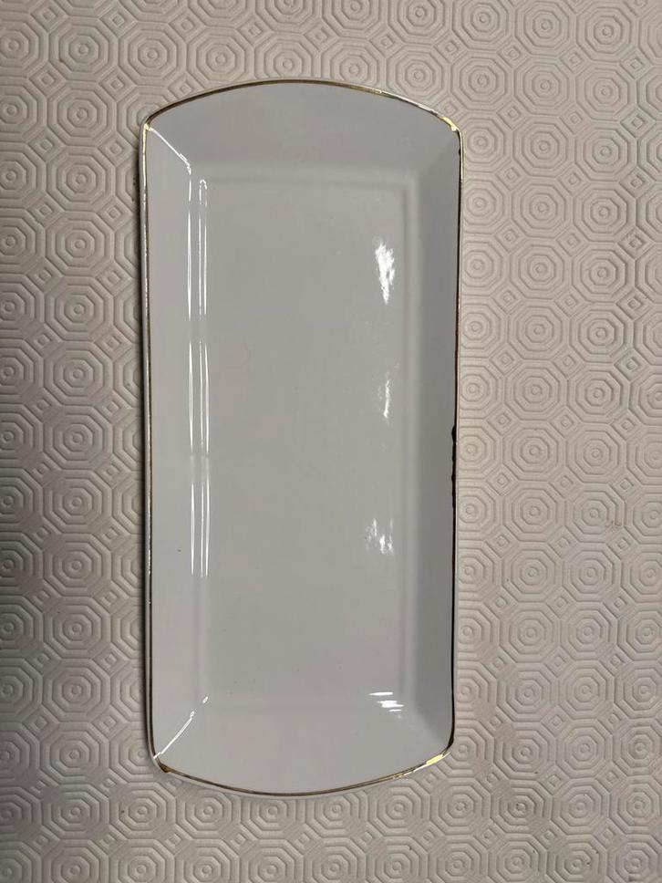 Witte rechthoekige schaal met gouden rand, Huis en Inrichting, Keuken | Servies, Zo goed als nieuw, Schaal of Schalen, Effen, Aardewerk