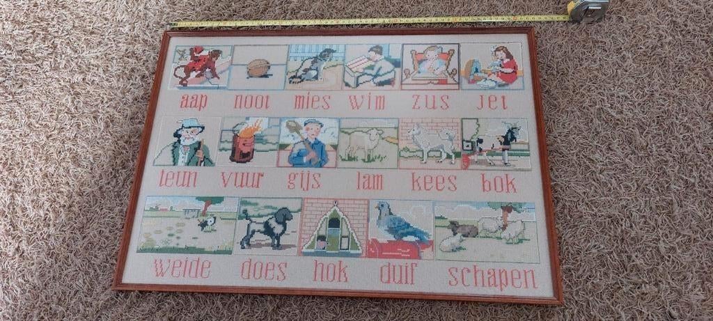 LIJST MET LEESPLANK AAP, NOOT, MIES...geborduurd., Hobby en Vrije tijd, Borduren en Borduurmachines, Ophalen of Verzenden, Zo goed als nieuw