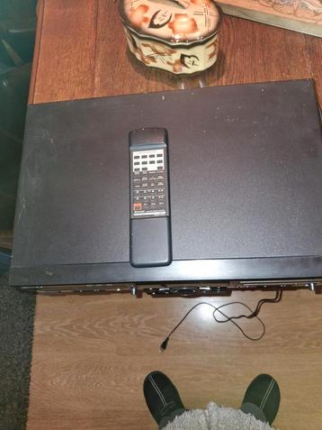 Sharp MD R3 drie cd wisselaar/ minidisc speler ,zie foto's  beschikbaar voor biedingen