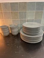 8 of 2x 4-persoons lichtgrijs servies, Ophalen, Gebruikt, Effen, Aardewerk