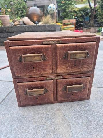 hout beschikbaar voor biedingen