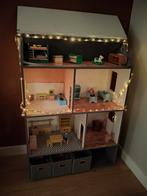 Groot houten poppenhuis met veel meubels, Ophalen, Gebruikt, Poppenhuis