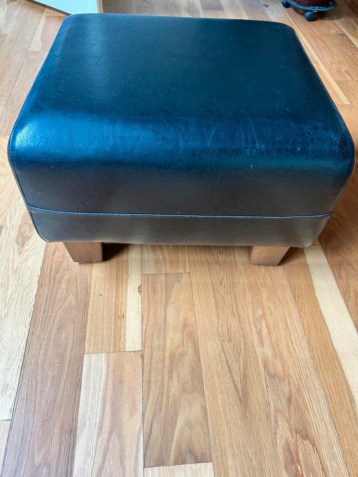 Grote stevige zwarte leren poef, Huis en Inrichting, Banken | Voetenbanken en Poefen, Gebruikt, 50 tot 75 cm, 50 tot 75 cm, Vierkant