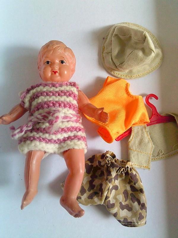 Mini Celluloid poppetje ,klavertje 3 popje gemerkt klavertje, Verzamelen, Poppen, Gebruikt, Pop, Ophalen of Verzenden