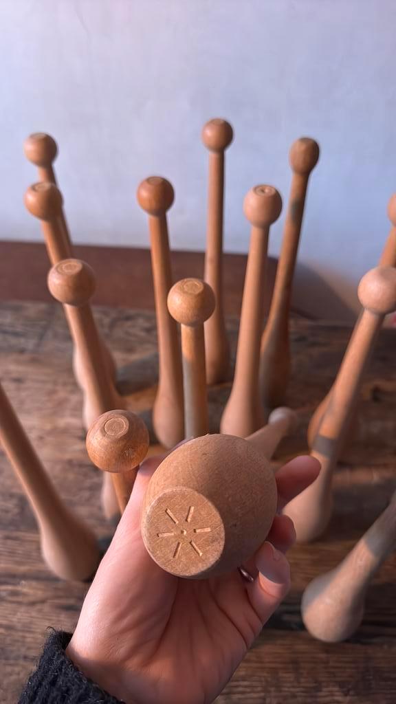 10 vintage houten knotsen - ritmische gymnastiek, acrobatiek, Sport en Fitness, Fitnessmaterialen, Gebruikt, Overige typen, Armen