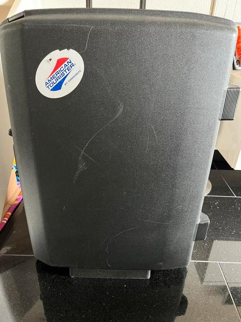 American tourister bagage, Sieraden, Tassen en Uiterlijk, Koffers, Zo goed als nieuw, Hard kunststof, 70 cm of meer, Slot, Uitschuifbare handgreep