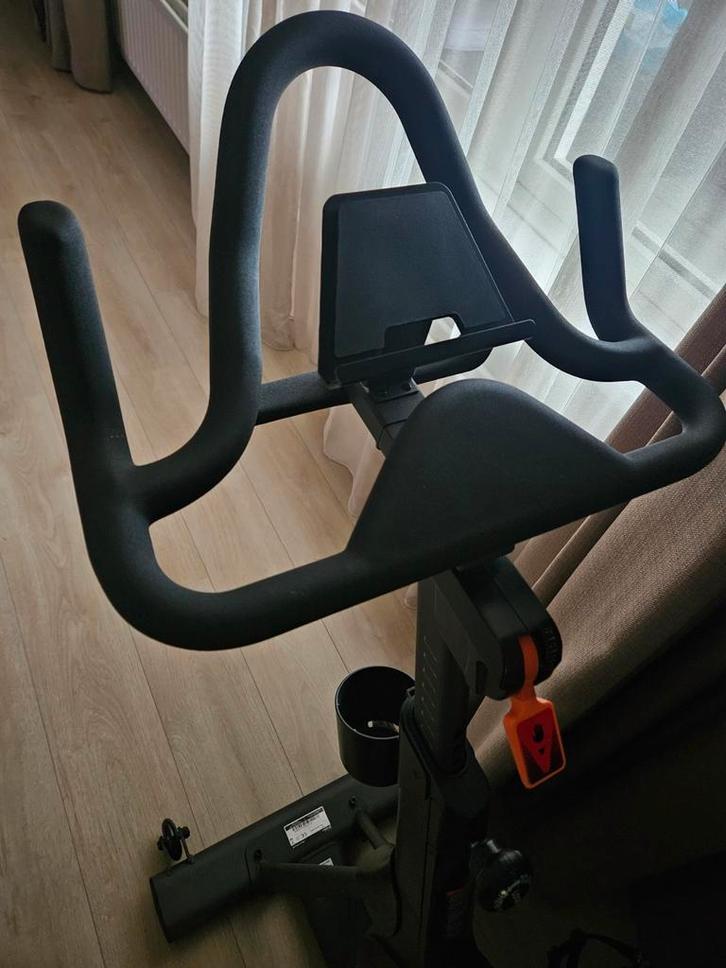 Basic Fit Hometrainer/Spinningfiets - Topconditie!, Sport en Fitness, Fitnessapparatuur, Zo goed als nieuw, Hometrainer, Ophalen
