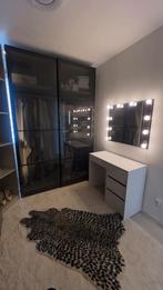 Make-up tafel  zonder spiegel moet snel weg