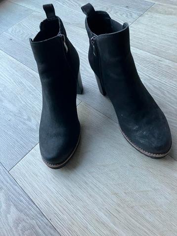 Zwarte Laarsjes Maat 39 beschikbaar voor biedingen