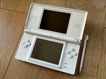 Nintendo DS Lite Incl Oplader (GBA Compatible) beschikbaar voor biedingen