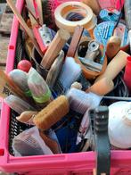 Verfspullen in krat: kwasten, tape, schuurpapier, Doe-het-zelf en Verbouw, Schildersmaterialen, Ophalen, Gebruikt, Overige typen